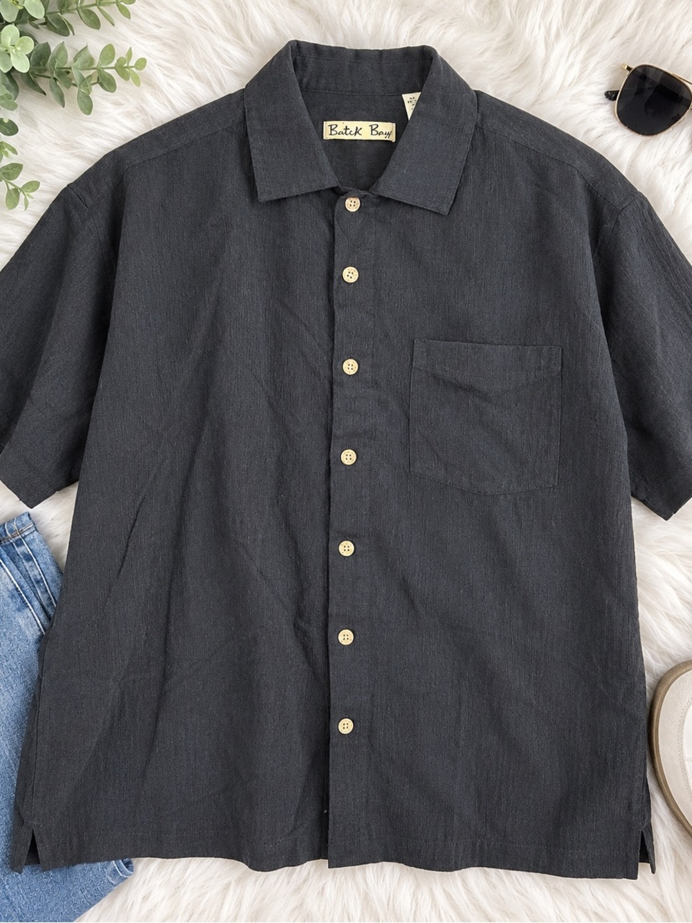 Batek Bay Men’s Black Textured Short Sleeve